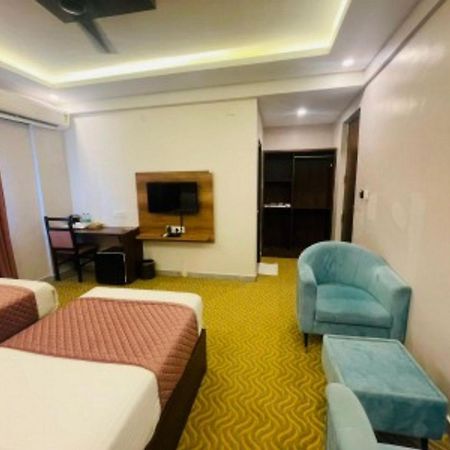 Vovo Hotels Yelahanka Екстериор снимка