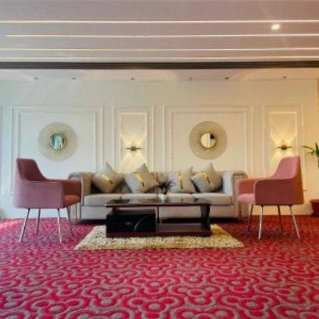 Vovo Hotels Yelahanka Екстериор снимка