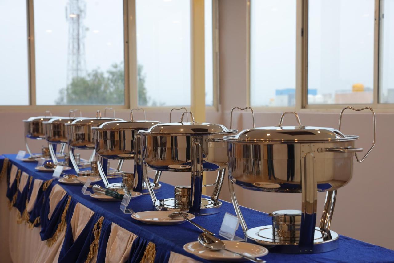 Vovo Hotels Yelahanka Екстериор снимка
