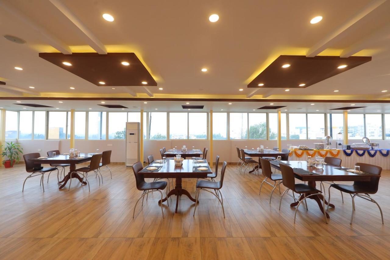 Vovo Hotels Yelahanka Екстериор снимка
