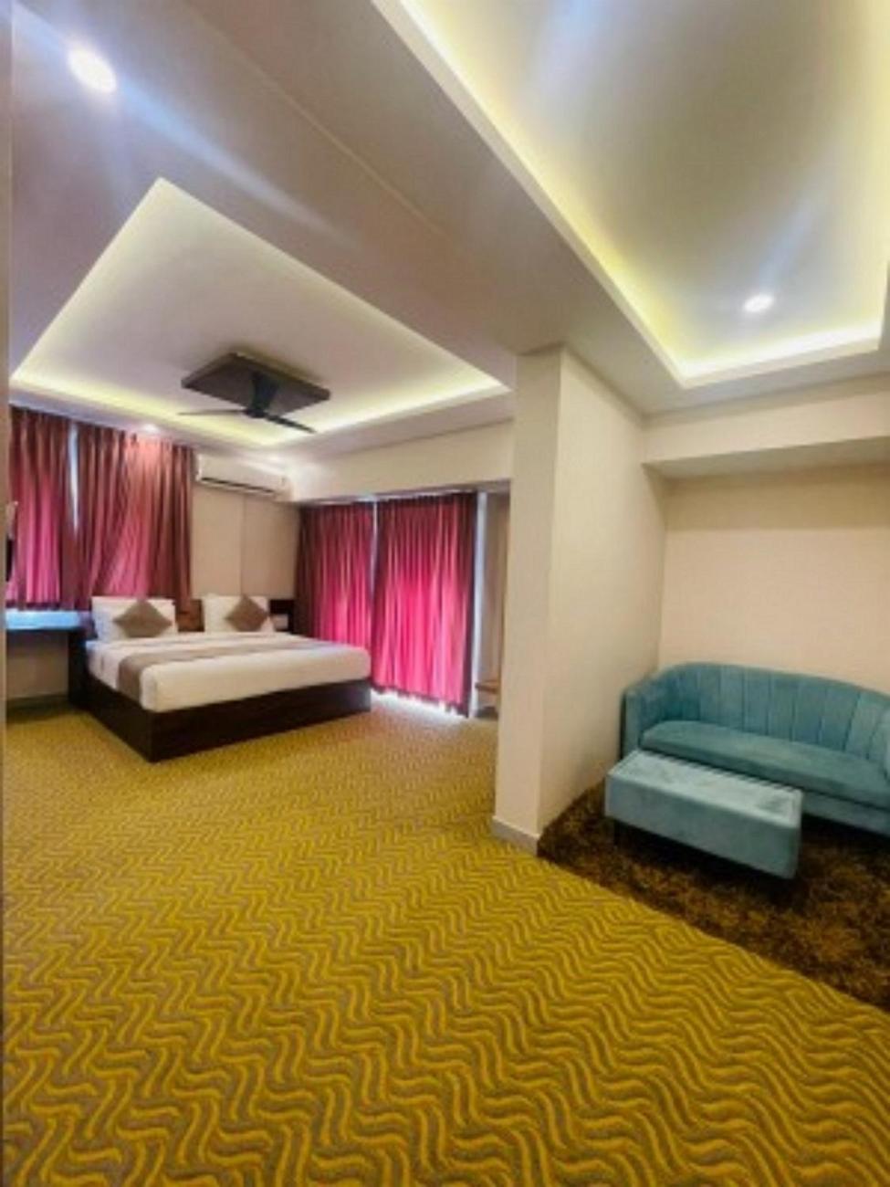Vovo Hotels Yelahanka Екстериор снимка