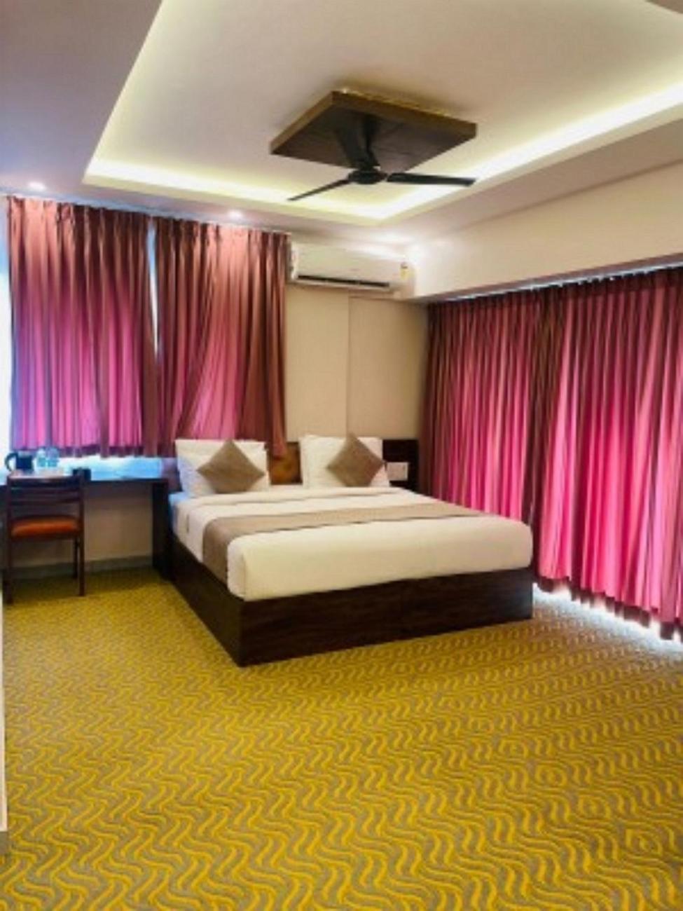 Vovo Hotels Yelahanka Екстериор снимка