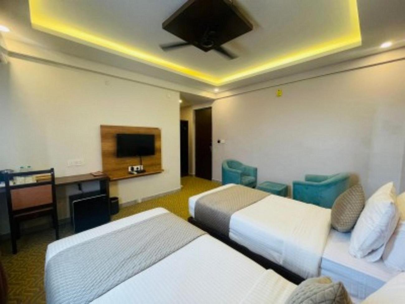 Vovo Hotels Yelahanka Екстериор снимка