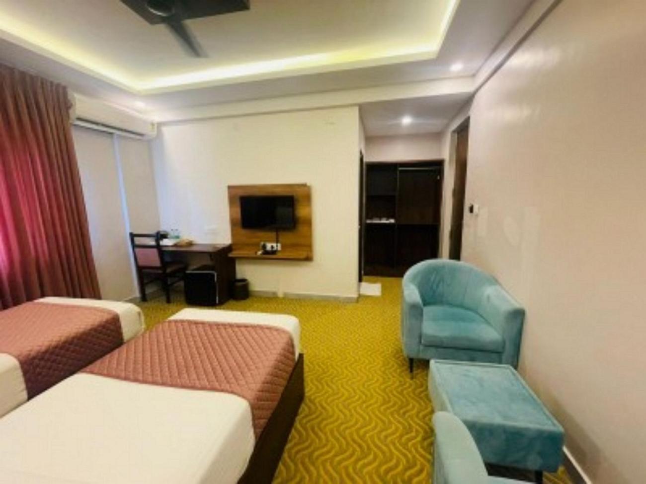 Vovo Hotels Yelahanka Екстериор снимка