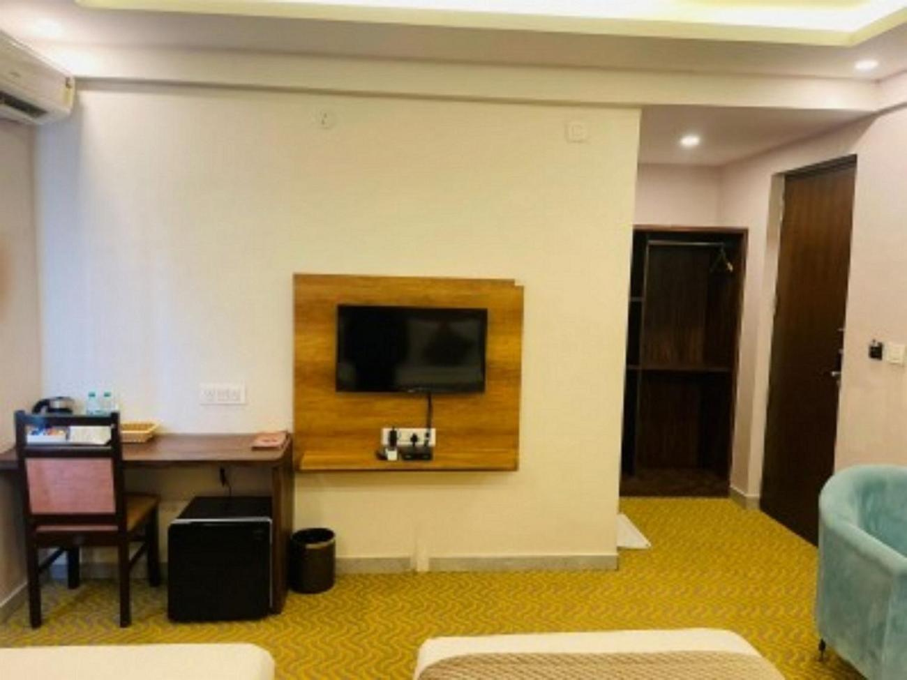 Vovo Hotels Yelahanka Екстериор снимка
