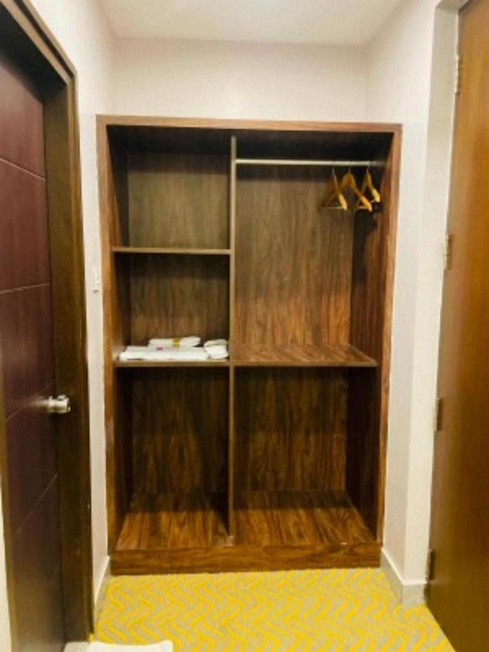 Vovo Hotels Yelahanka Екстериор снимка
