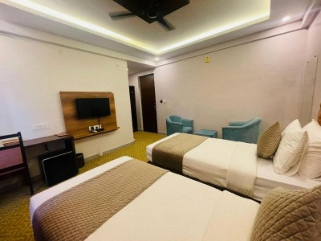 Vovo Hotels Yelahanka Екстериор снимка