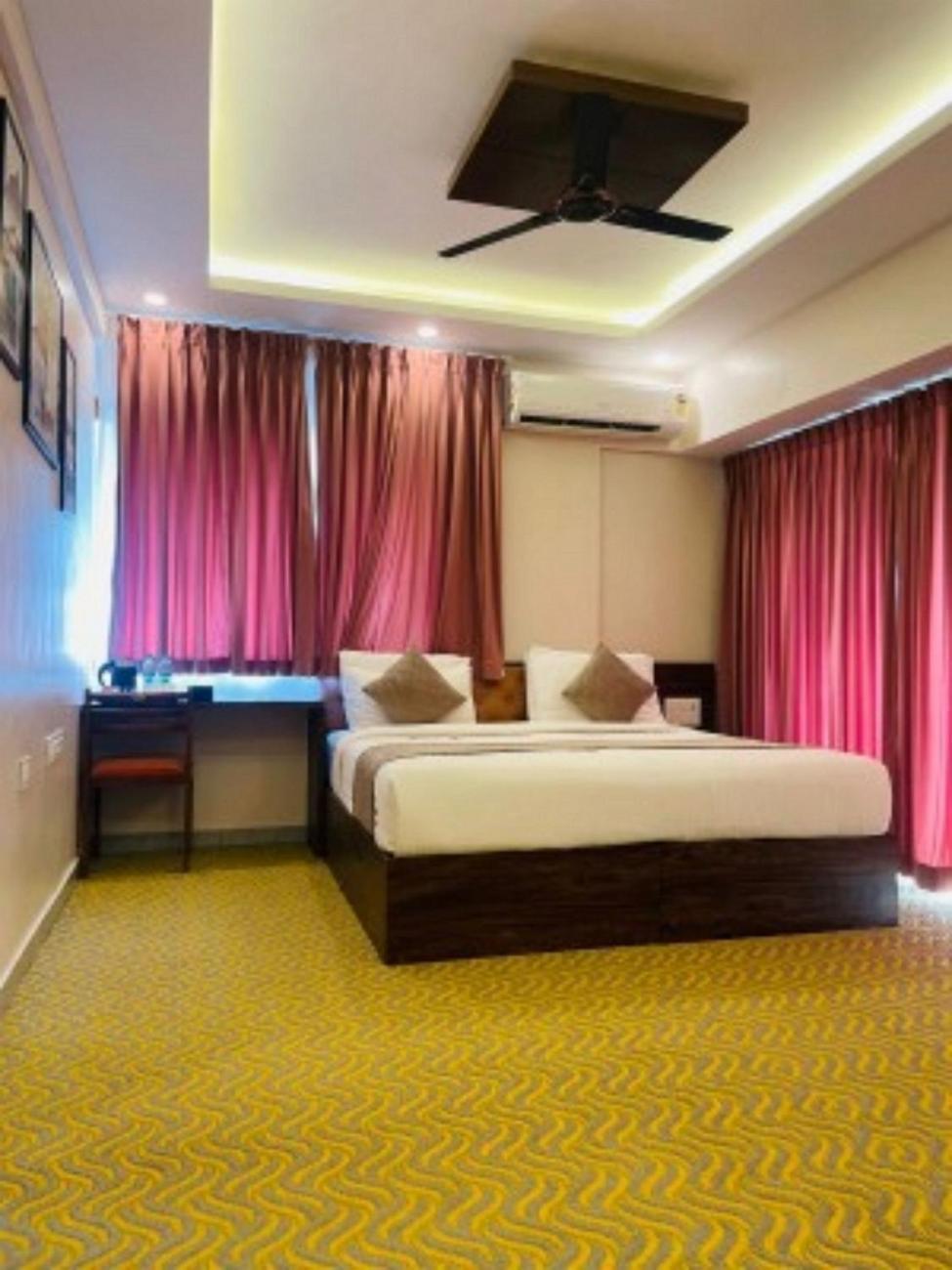 Vovo Hotels Yelahanka Екстериор снимка