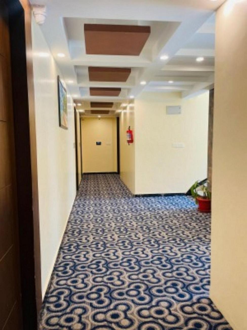 Vovo Hotels Yelahanka Екстериор снимка