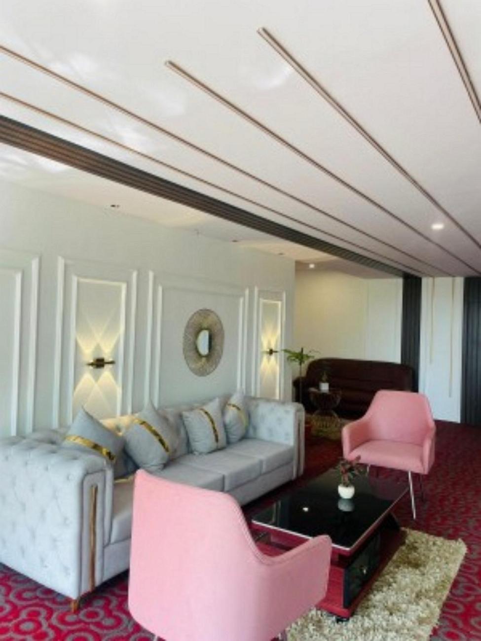 Vovo Hotels Yelahanka Екстериор снимка