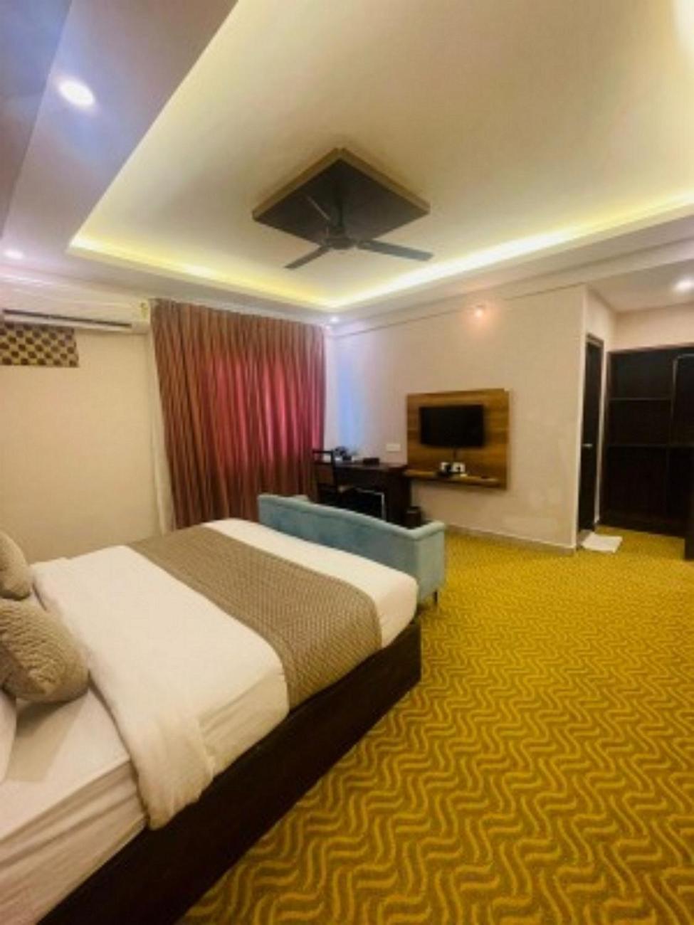 Vovo Hotels Yelahanka Екстериор снимка