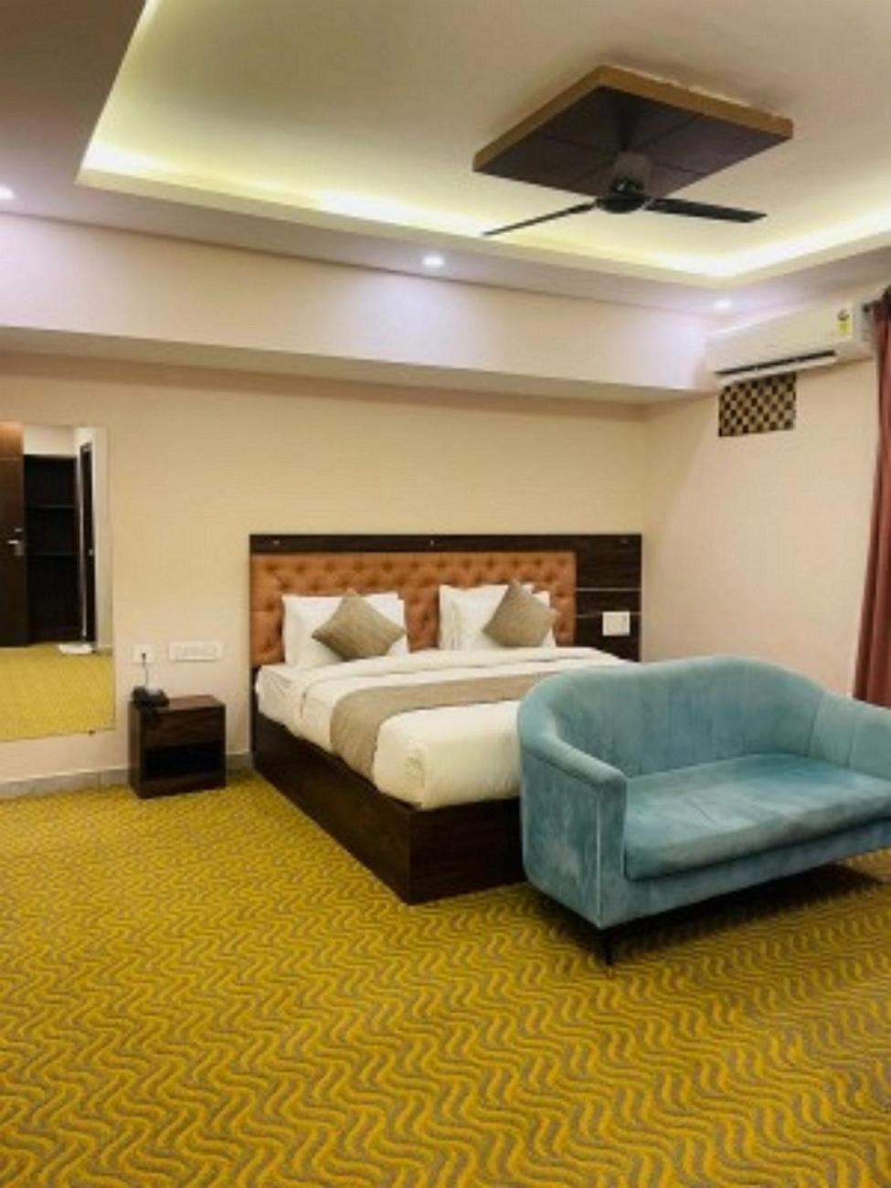 Vovo Hotels Yelahanka Екстериор снимка