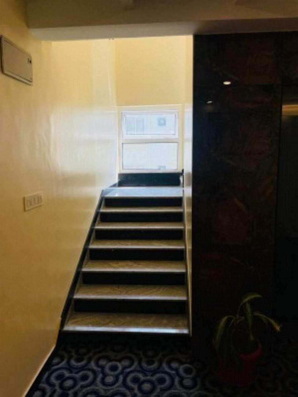Vovo Hotels Yelahanka Екстериор снимка
