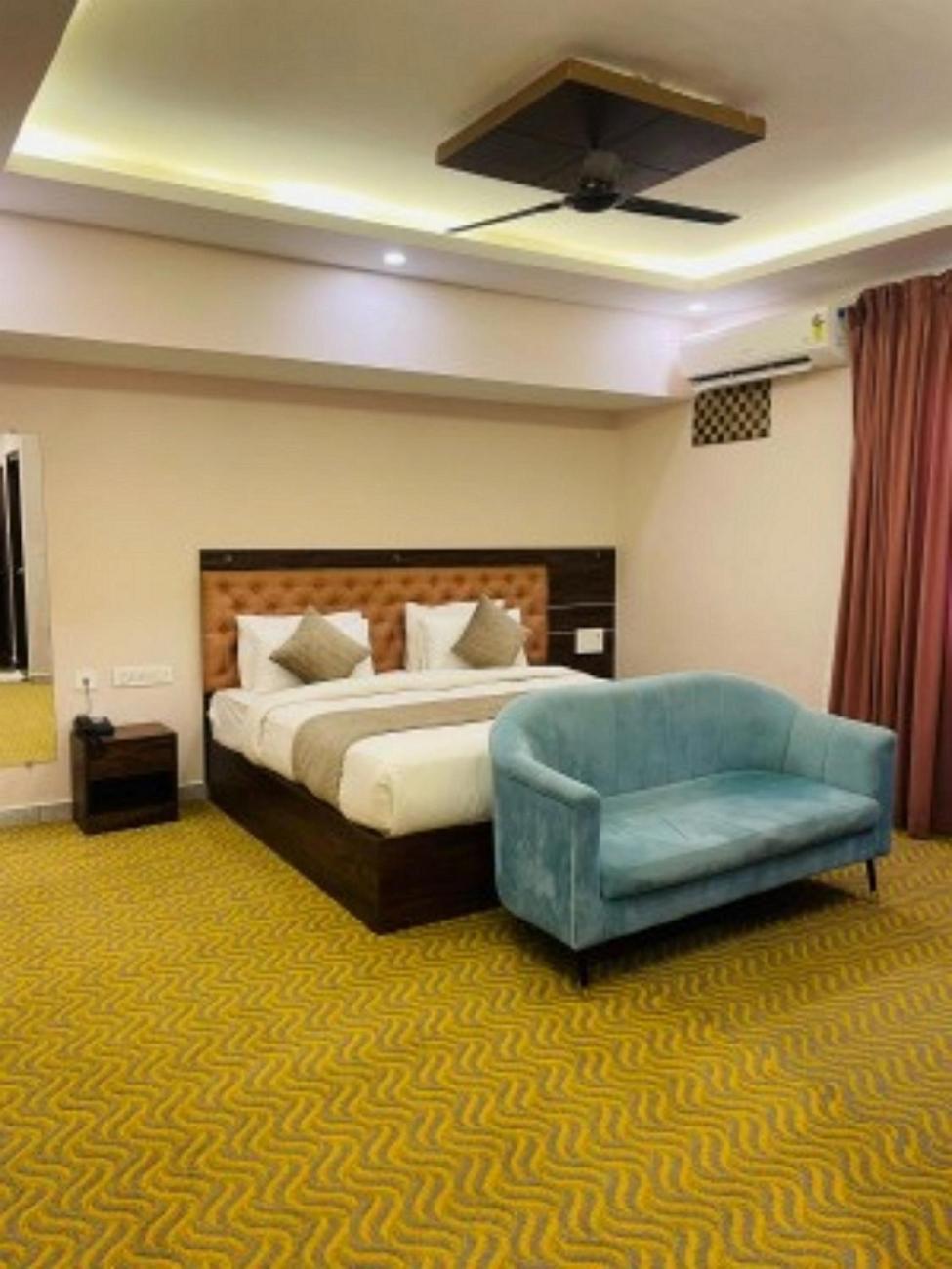 Vovo Hotels Yelahanka Екстериор снимка