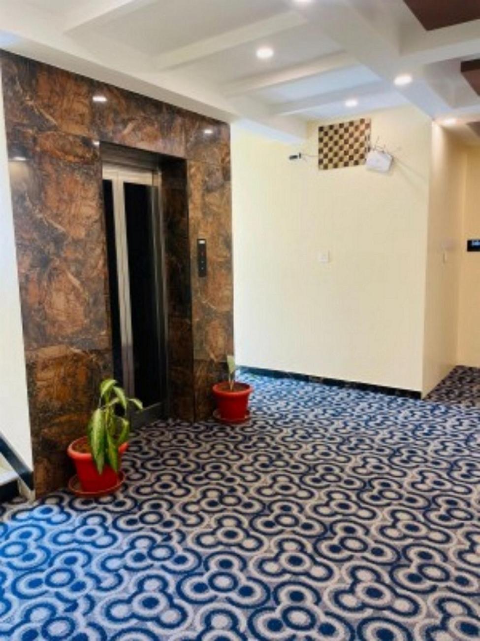 Vovo Hotels Yelahanka Екстериор снимка
