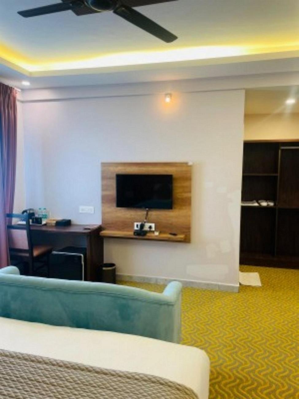 Vovo Hotels Yelahanka Екстериор снимка