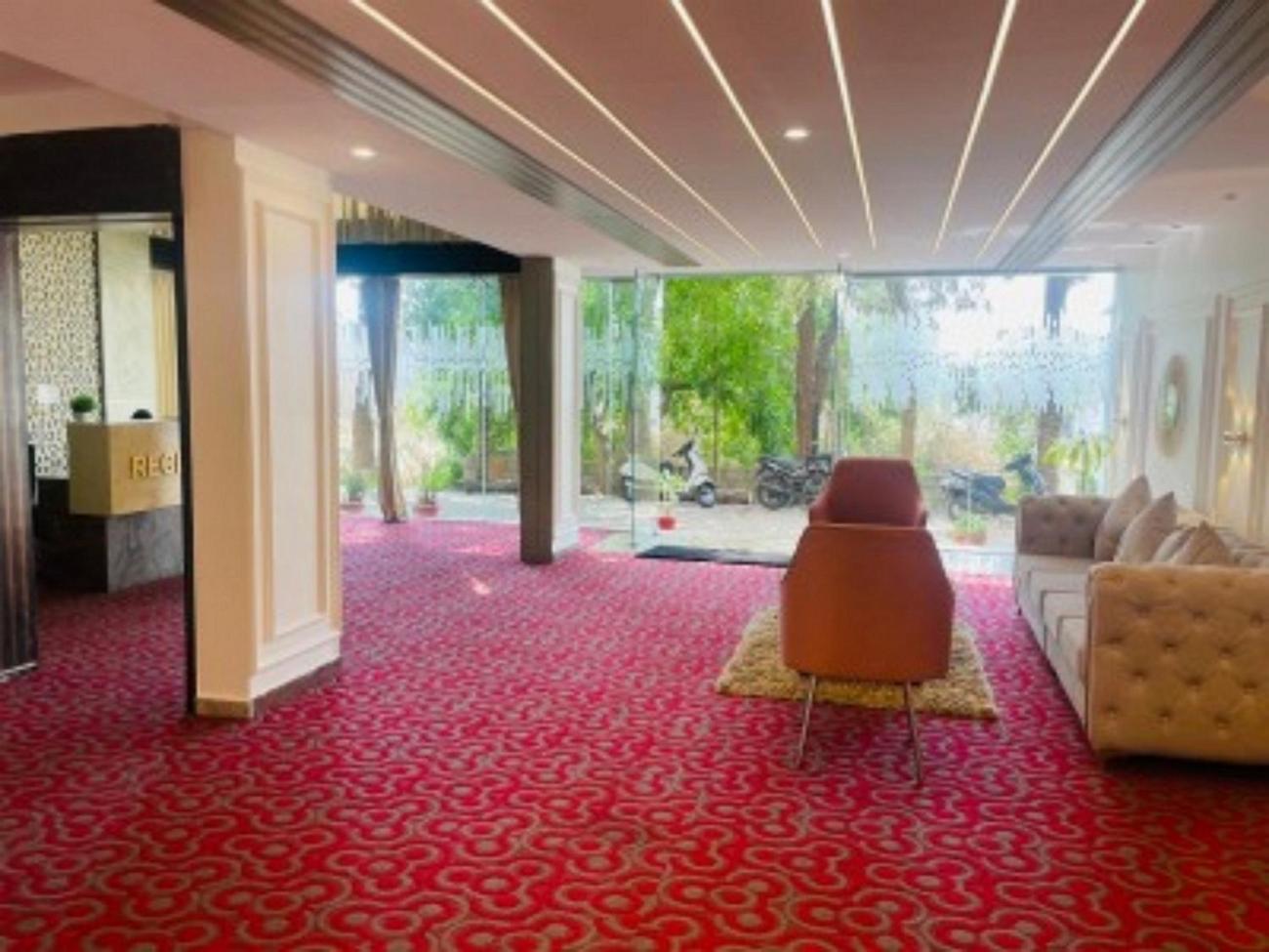 Vovo Hotels Yelahanka Екстериор снимка