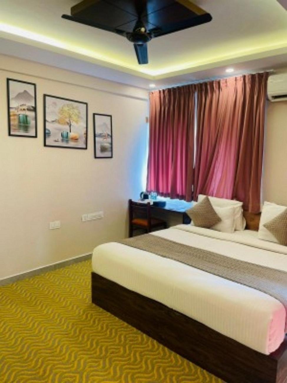 Vovo Hotels Yelahanka Екстериор снимка
