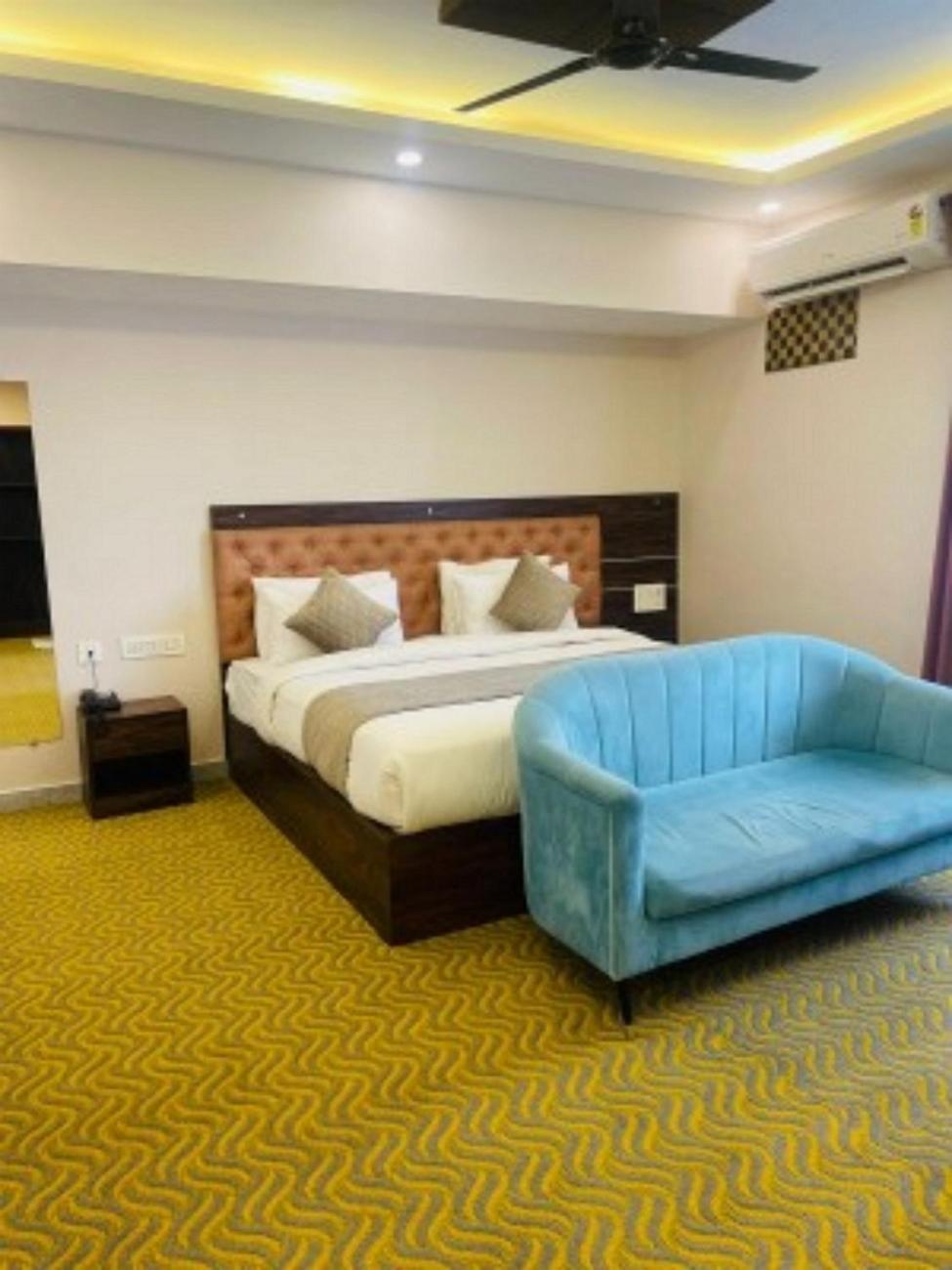 Vovo Hotels Yelahanka Екстериор снимка